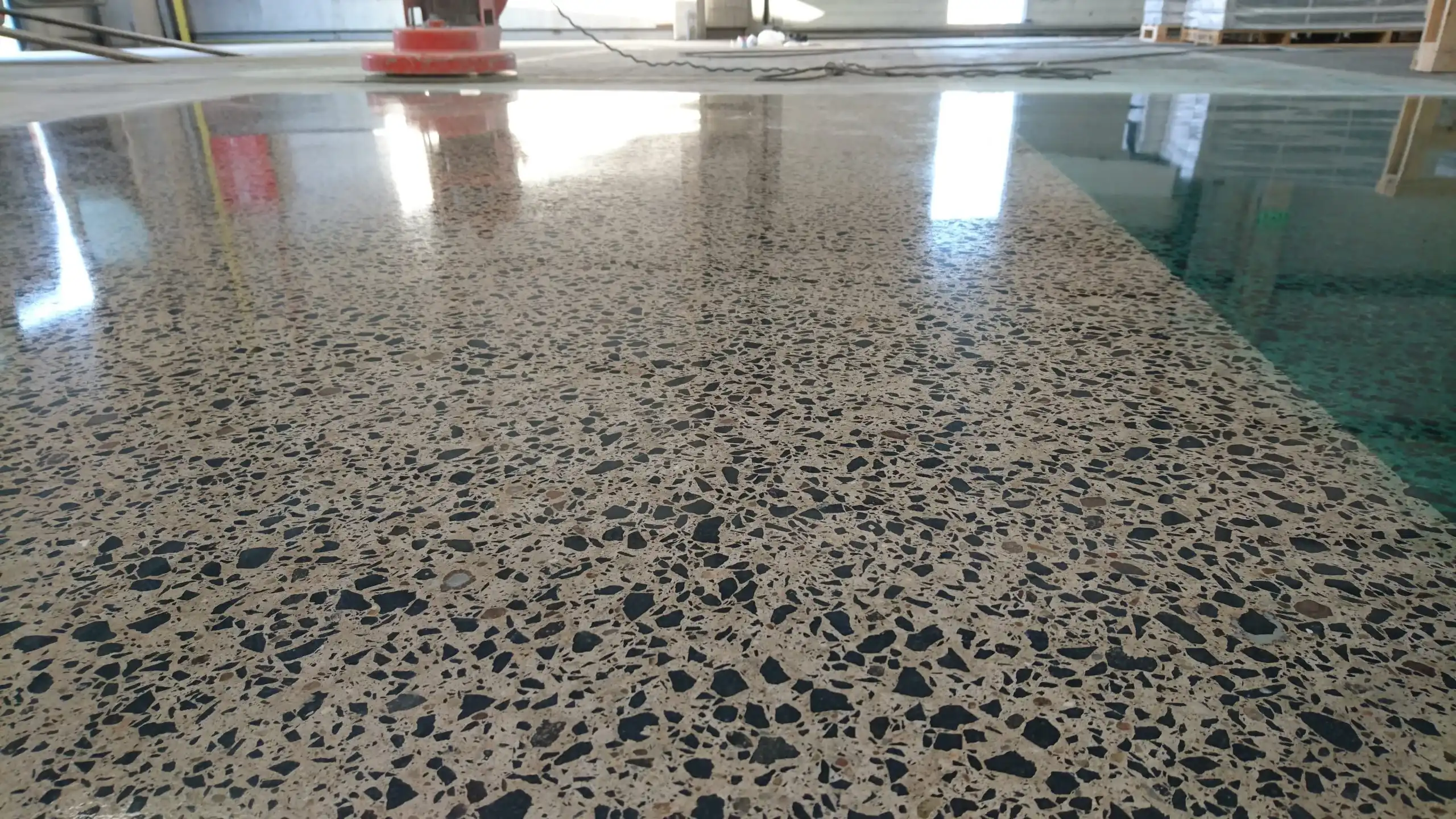 Eski Beton Zemini Yıldızel Zemin ile Yeniden Doğuş: Silim ve Parlatma Sırları