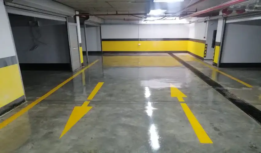 Garaj Zemini Beton Silim Parlatma: Yağ Lekeleri ve Tozlanmaya Kesin Çözüm!